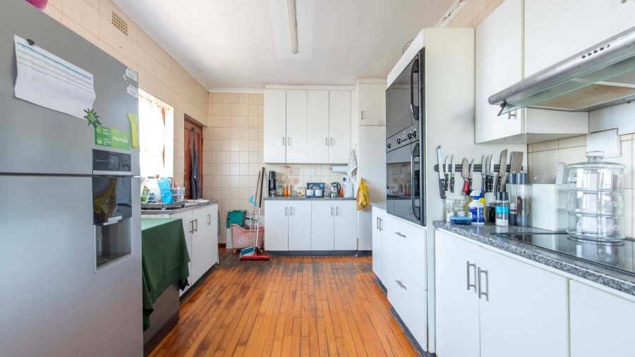 5 Bedroom Property for Sale in Avondale Western Cape